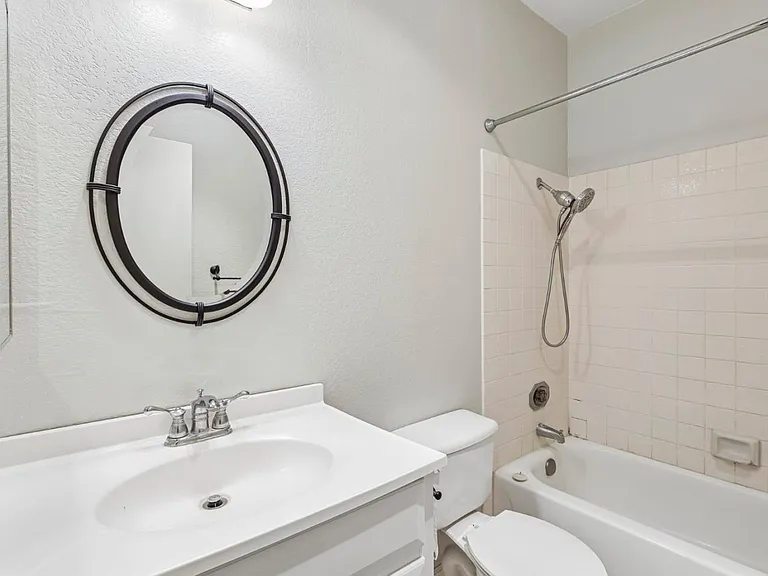 3674 Oakwood Ter #203 — Photo 6