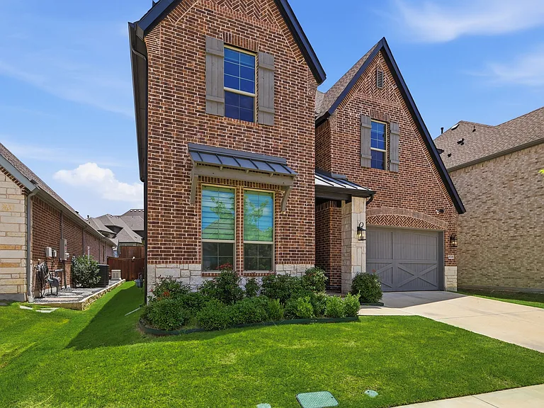 4728 Brockwell Dr — Photo 3