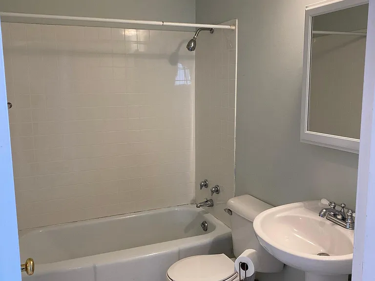 1686 W Marshall Ave — Photo 10