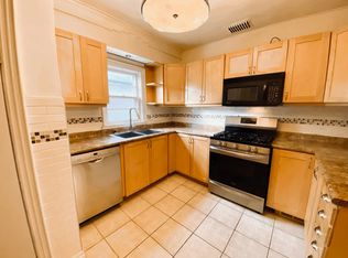 275 Kensington Ave N #1, Hamilton, ON L8L 7N8