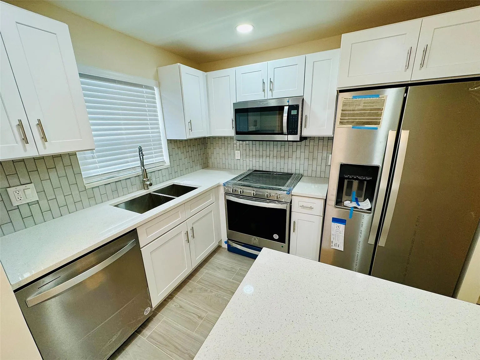 2 bed, 1.5 bath, 1000 sqft, $2,275 — Photo 2