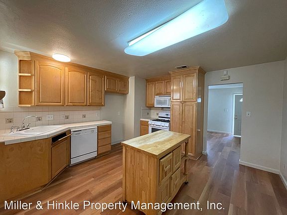 5th image of 13140 Brown Ave