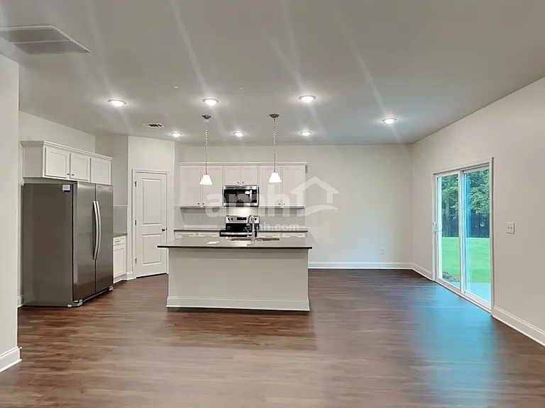 3880 Chivalry Dr — Photo 5