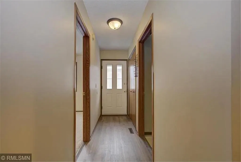 2 bed, 1200 sqft, $2,000 — Photo 2