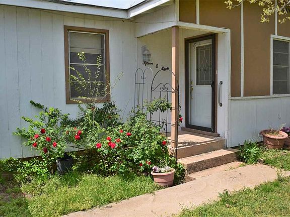 3rd image of 1508 N Victoria Ave