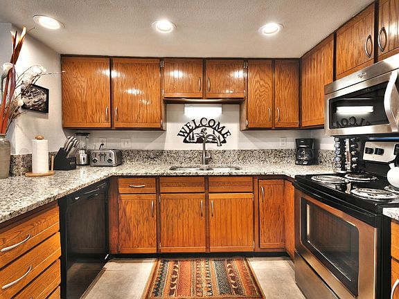 2nd image of 950 Park Ave #119