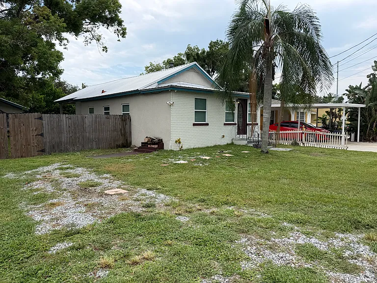 8409 Lynn Ave — Photo 2