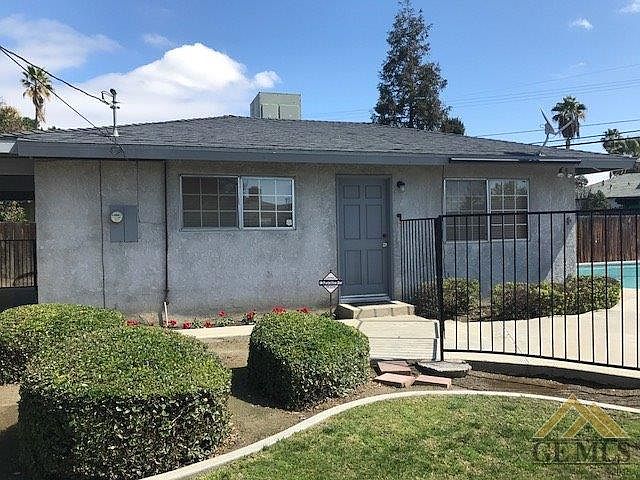 2nd image of 2105 Oakwood Dr