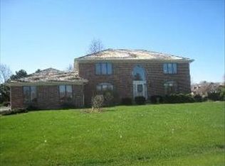 2 Hampton Ln, Hawthorn Woods, IL