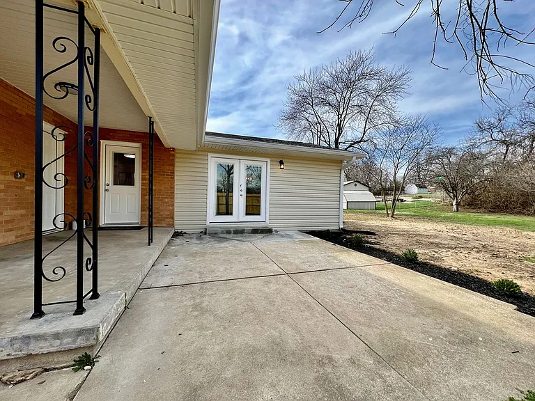 304 Sycamore Rd — Photo 22