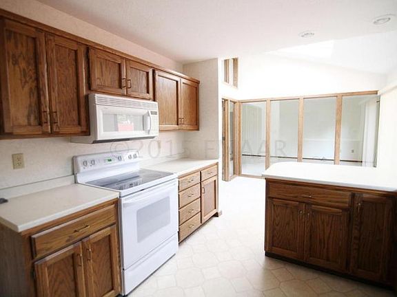 4th image of 102 38th Avenue Cir S