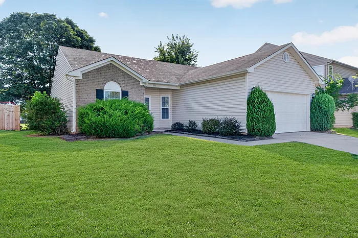 3 bed, 2.0 bath, 1244 sqft, $1,620 — Photo 2