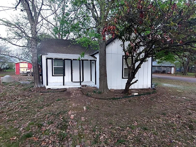 1001 N Anna St — Photo 1
