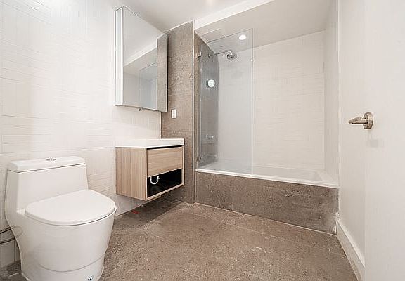 3rd image of 204 Linden Blvd #13X