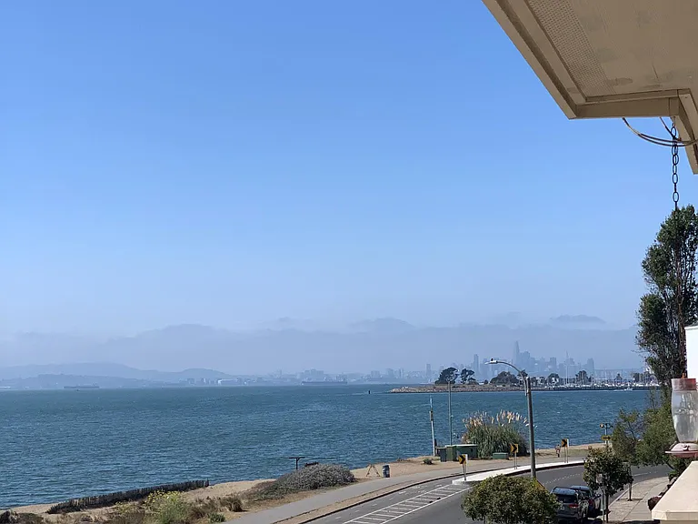 933 Shoreline Dr — Photo 11