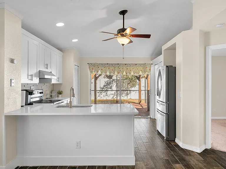 11806 Whisper Creek Dr — Photo 2