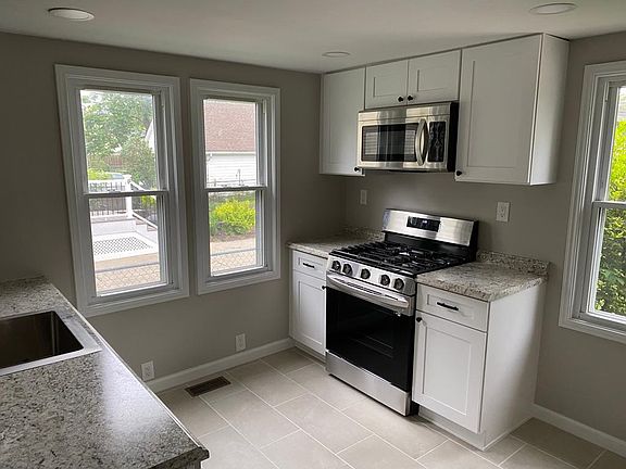 5th image of 16909 Westdale Ave