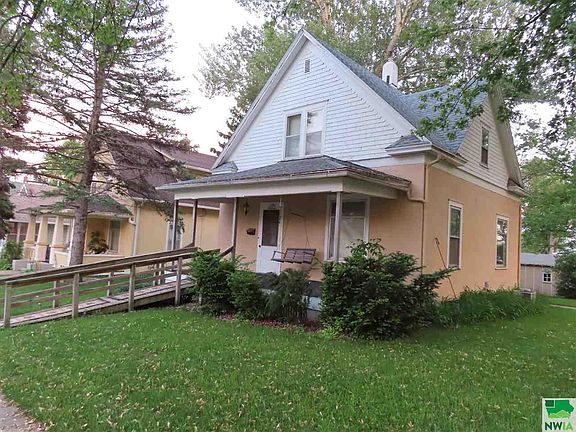 2nd image of 1300 28th St