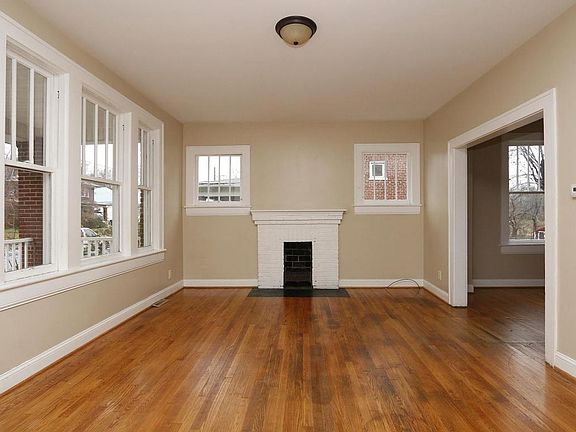 5th image of 740 Arbutus Ave SE