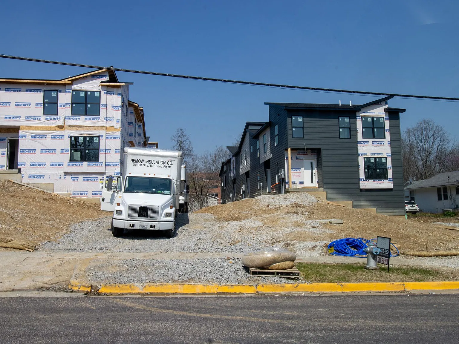Luxury Townhomes on East Campus! — Photo 2