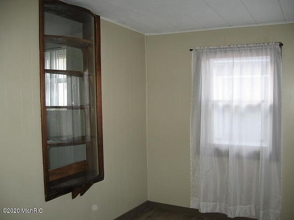 2nd image of 406 E Danaher St