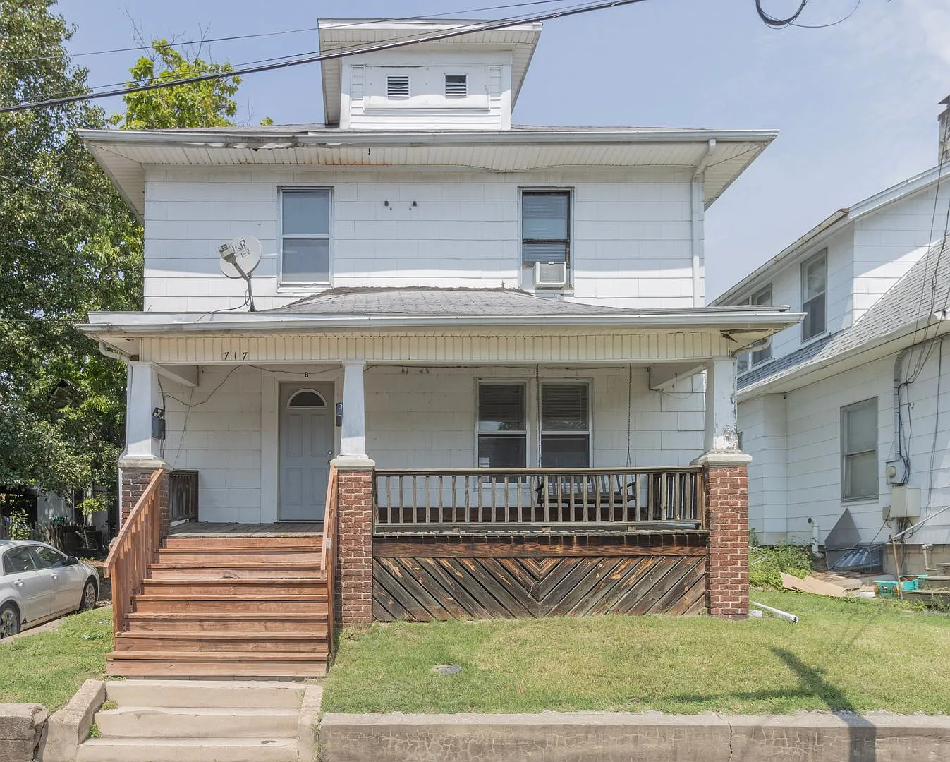 717 Lyon St — Photo 1