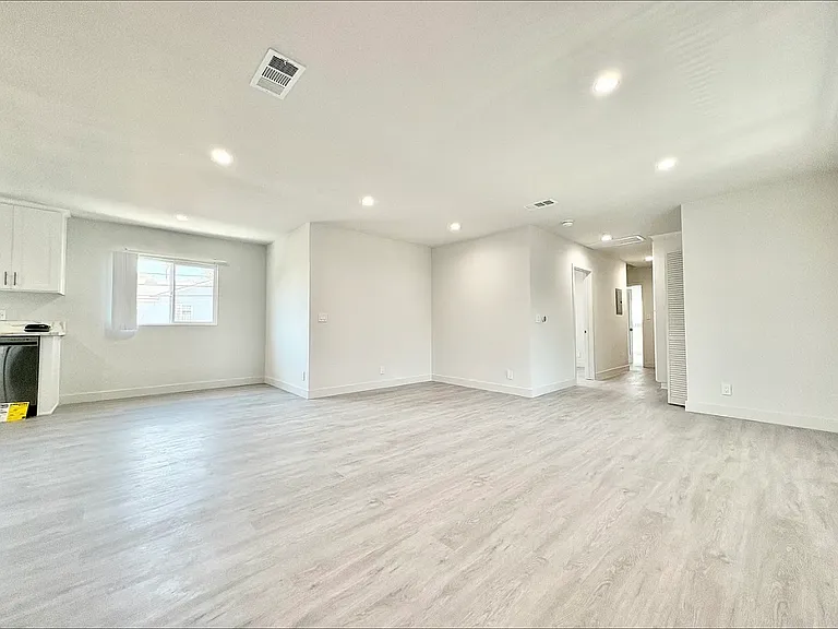 8635 Cashio St #5B — Photo 7