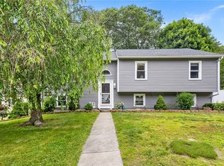 1 Fox Run Dr, West Warwick, RI 02893