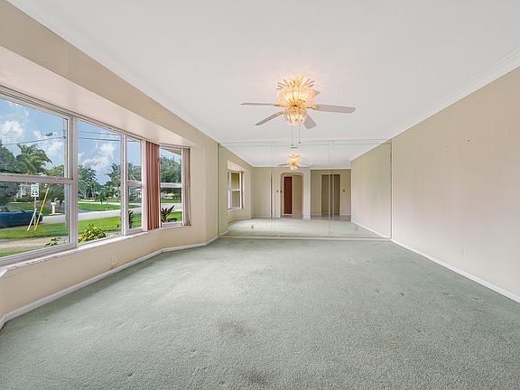 3rd image of 9806 Dahlia Ave