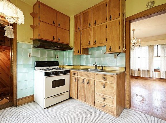 5th image of 12631 Artesian Ave