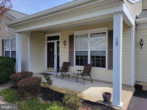 5th image of 19 Greylawn Dr