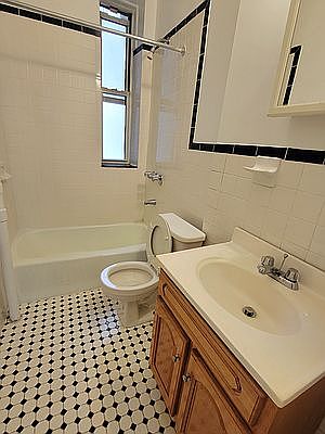 3rd image of 355 W 85th St APT 28