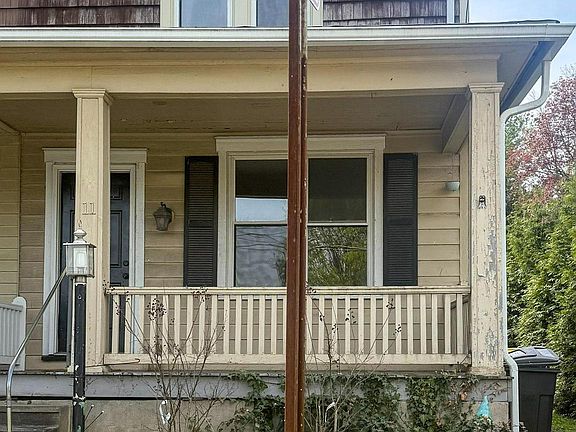 2nd image of 11 W 2nd Ave