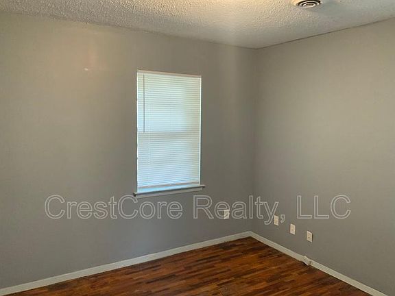 4th image of 3032 McAdoo Ave