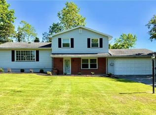 140 Hibiscus Dr, Rochester, NY 14618