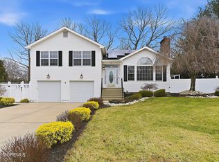 2 Weasel Creek Ct, Howell, NJ 07731