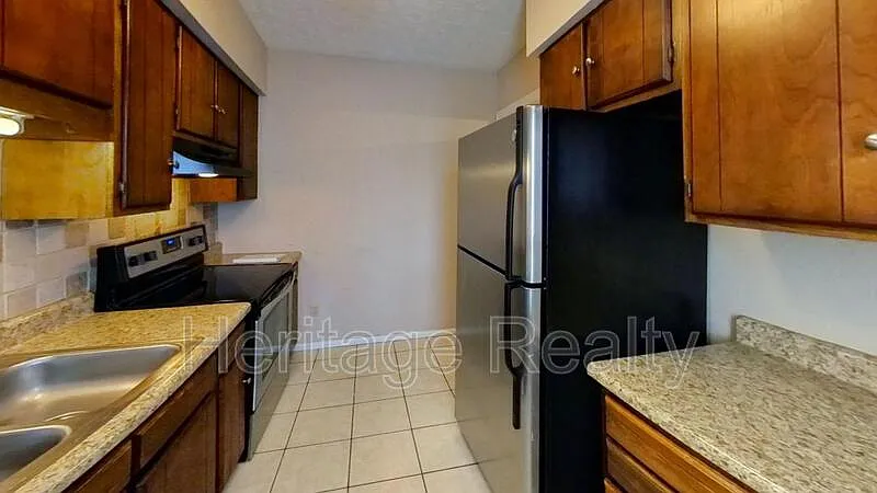 3 bed, 2.5 bath, 1530 sqft, $1,950 — Photo 3