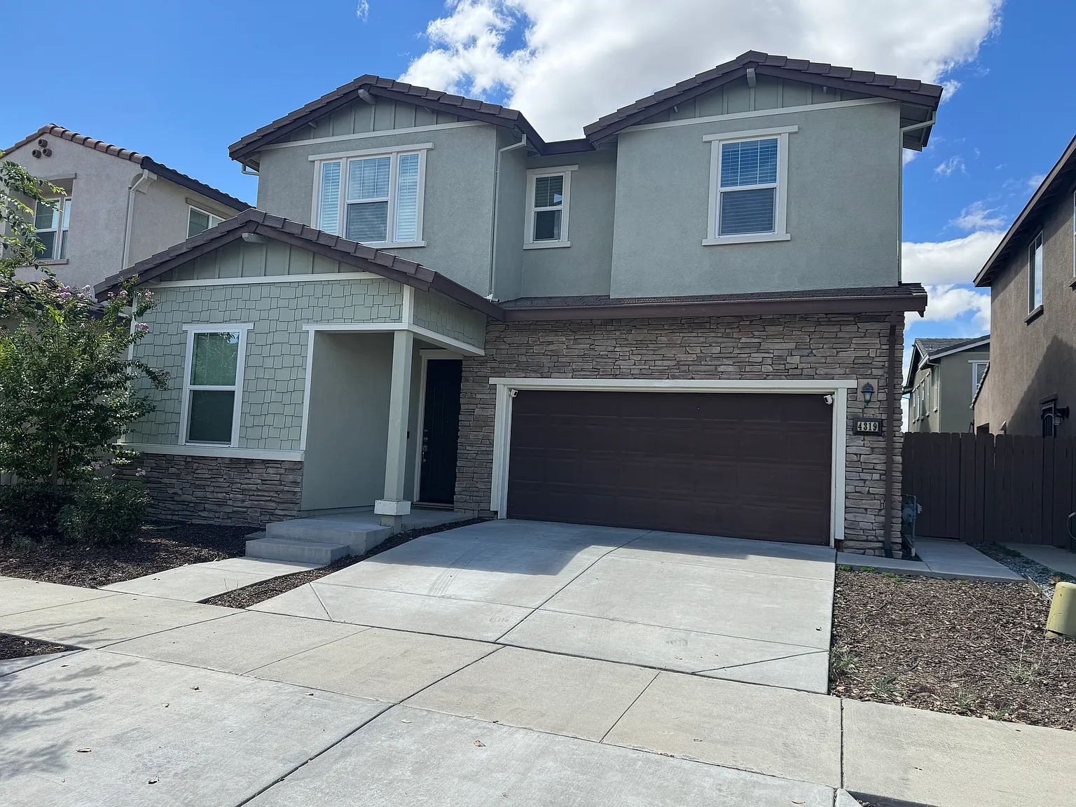 4 bed, 2478 sqft, $3,600 — Photo 1