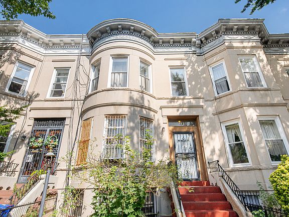 3rd image of 233 E 31st St