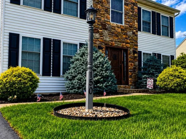 150 Olde Hickory Rd, Mount Wolf, PA 17347