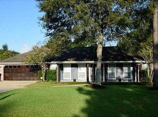 715 Iroquoian Dr, Lake Charles, LA 70611