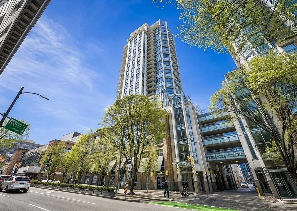565 Smithe St #1606