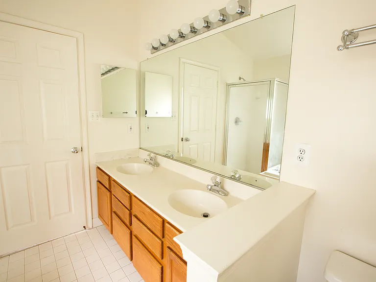 2911 Jessica Ct — Photo 24