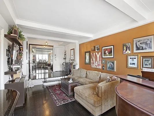 Sold by Aclawrence | media 15