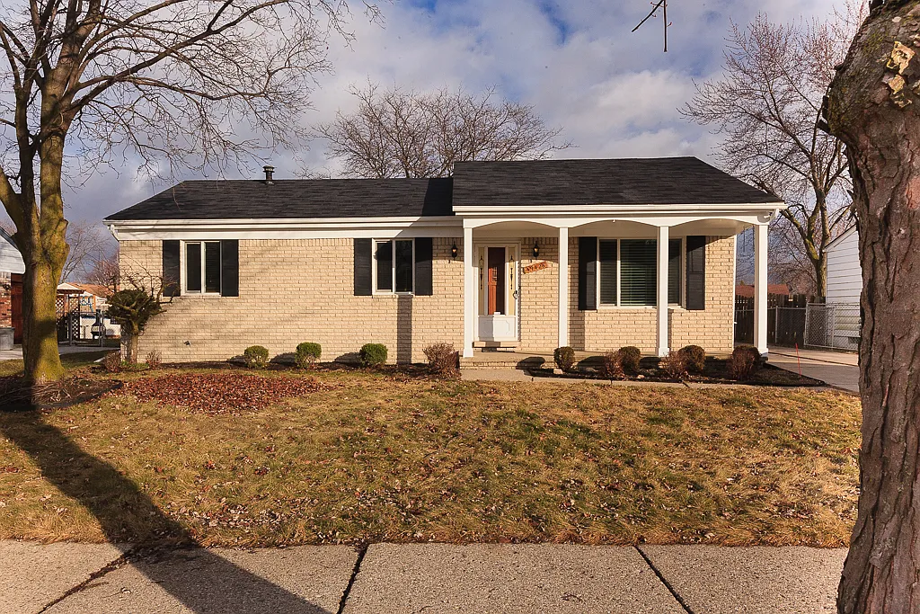 49426 Michelle Ann Dr photo 1