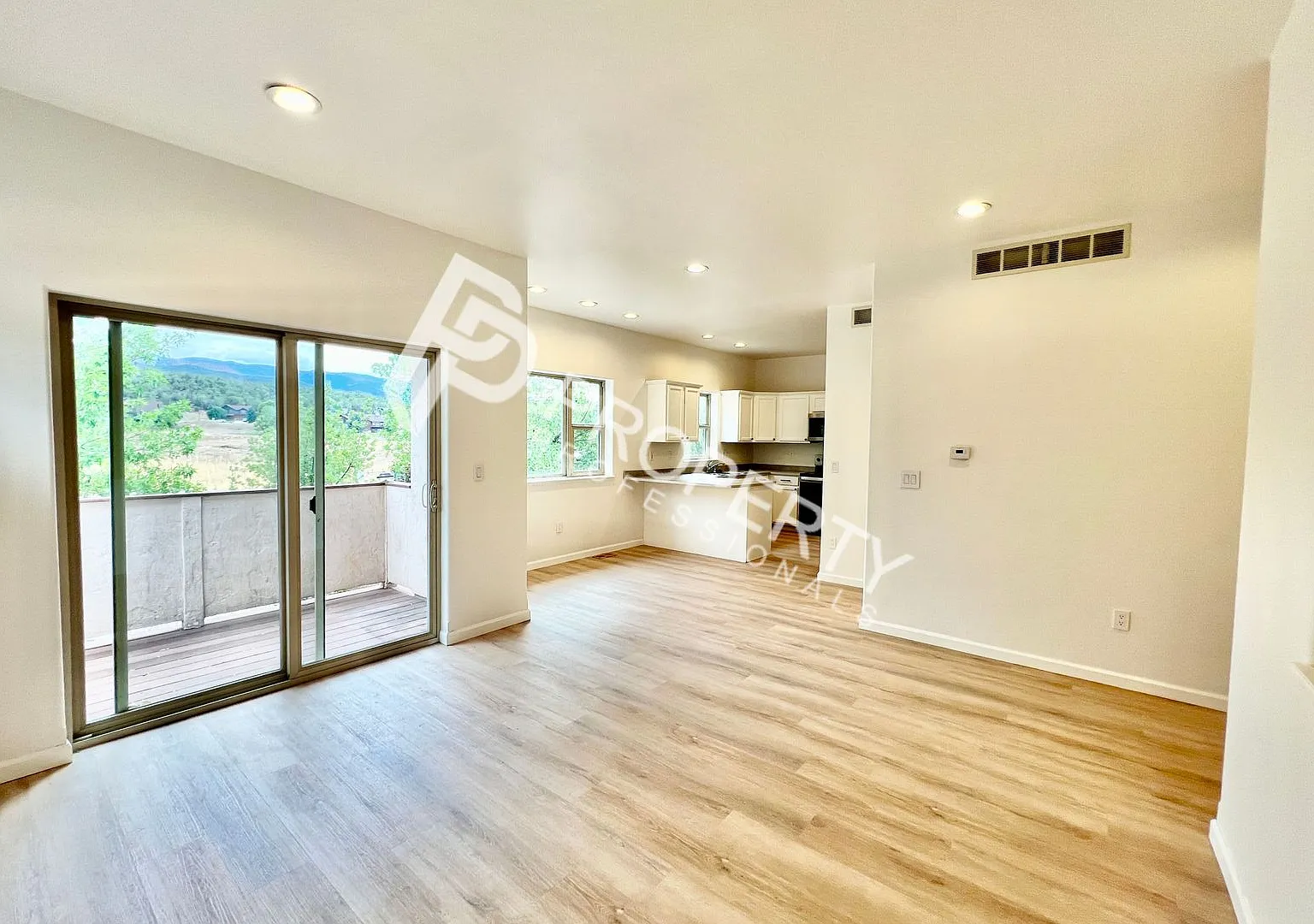 Beautifully Updated Home in New Castle for Rent — Photo 1