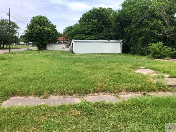 805 S Walnut St, Clarksville, TX 75426
