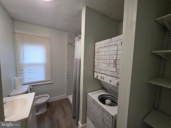 4th image of 110 Howard Ave