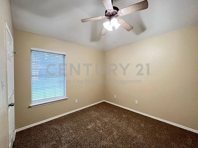 788 Robin Ct — Photo 13