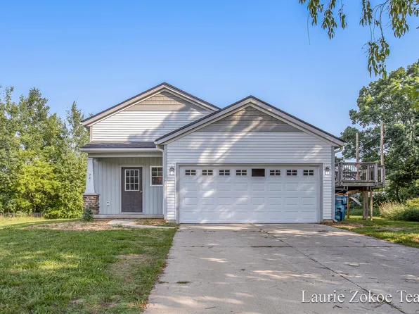 701 W Harmony Dr, Sparta, MI 49345